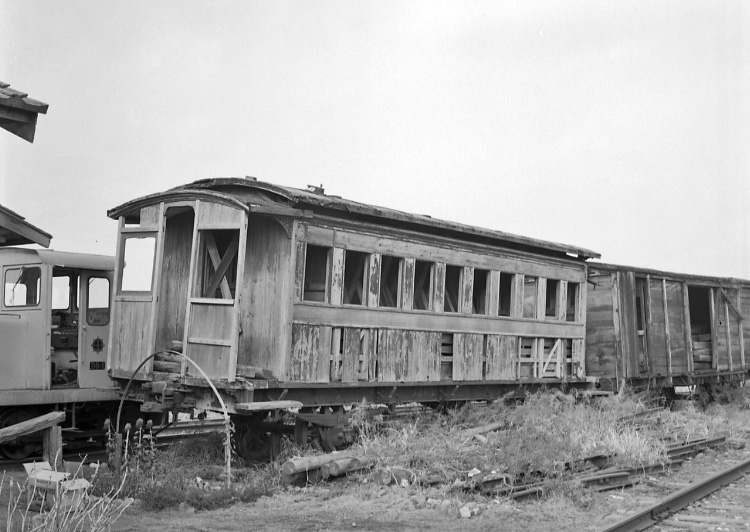 元南海鉄道の客車（廃車体）北沢産業