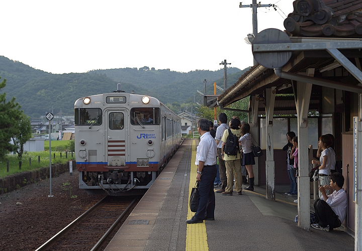 備前一宮駅．中国鉄道当時の駅本屋がまたひとつ消える．