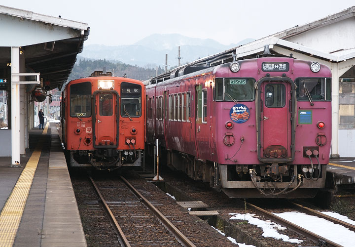 浜坂駅構内（キハ３３とキハ４７）