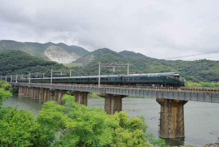 トワイライトエクスプレス瑞風（熊山～万富）