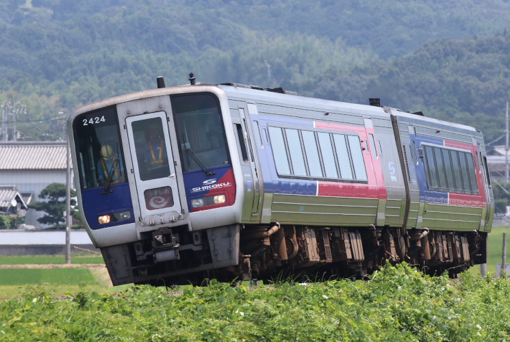 Ｎ２０００系先行試作車（ＪＲ四国２４２４）