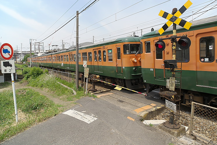 １１５系（平畔踏切）西川原～岡山