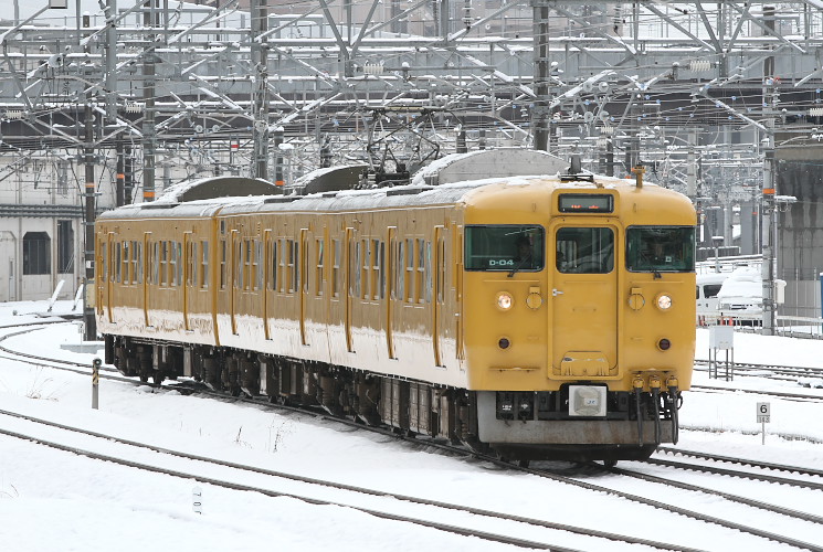１１５形300（岡山駅構内）