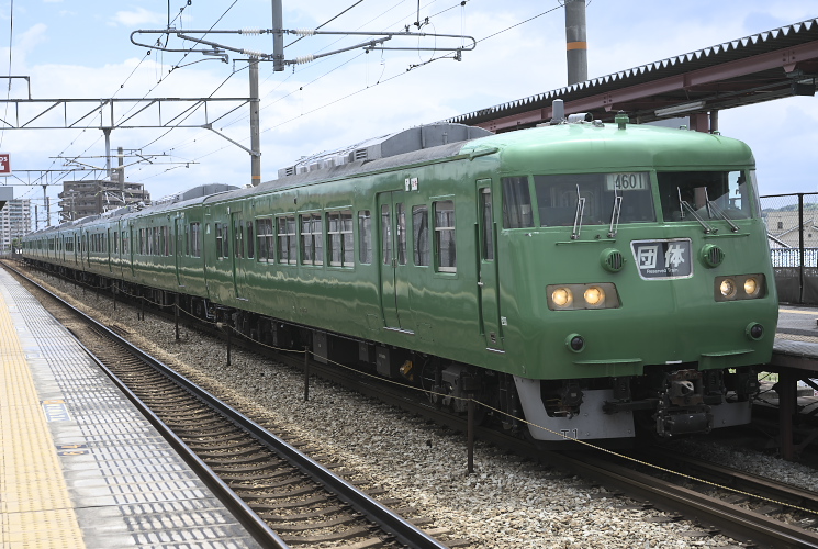 １１７系（西川原駅）