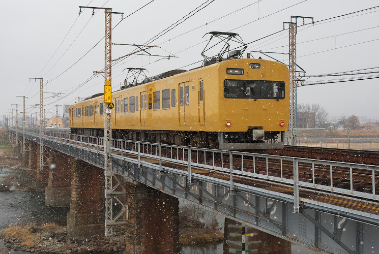 １１５系（山陽本線旭川橋りょう）