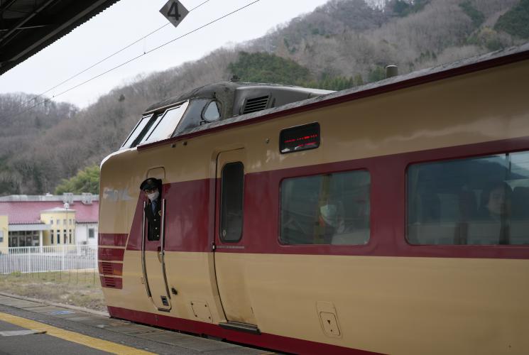 ３８１系特急電車（新見）