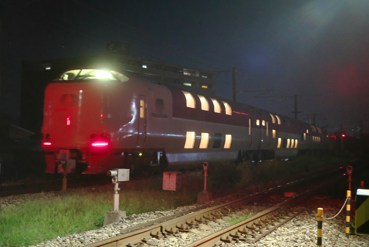 ５０３２列車（岡山～西川原）川の上踏切