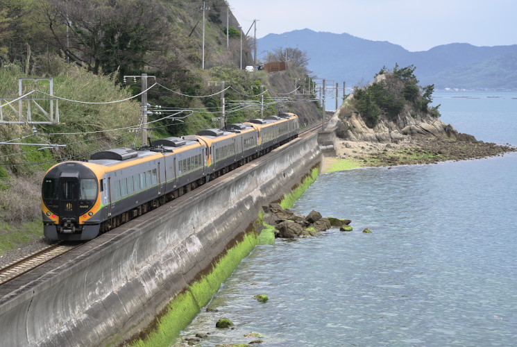 ８６００系（詫間～海岸寺）