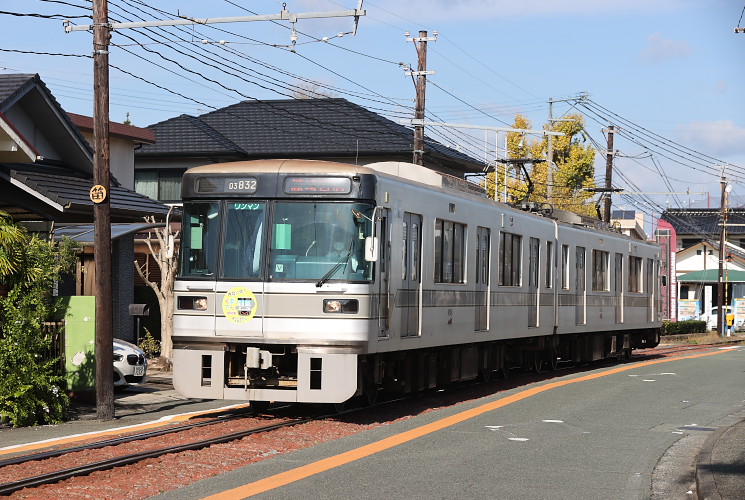 川の上踏切通過