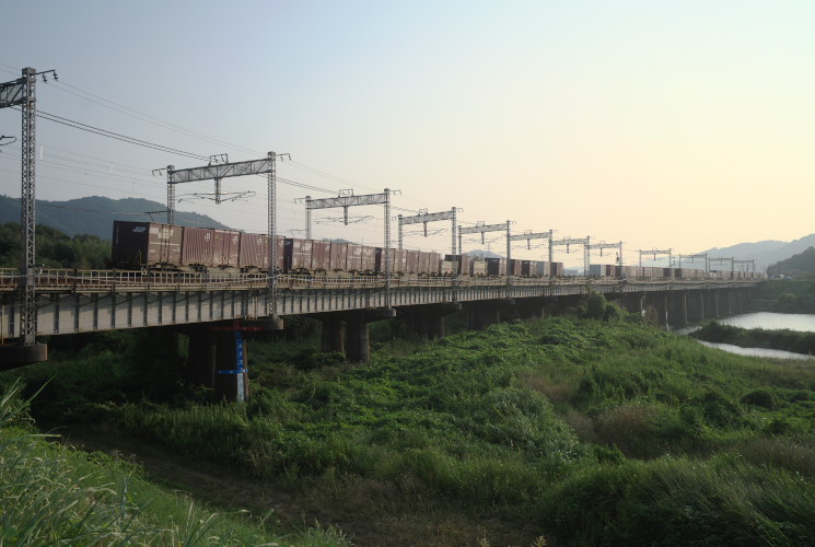 山陽本線下り貨物列車（熊山～万富）