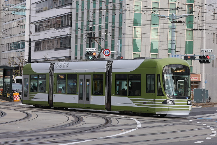 広島電鉄１００１号電車（稲荷町交差点）
