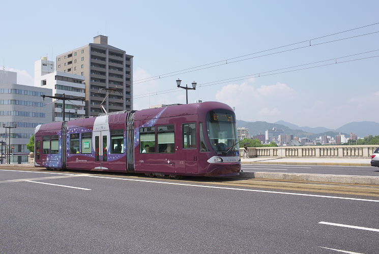 広島電鉄１００１号（相生橋橋梁上）