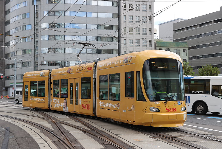 広島電鉄１００５号電車（稲荷町交差点）