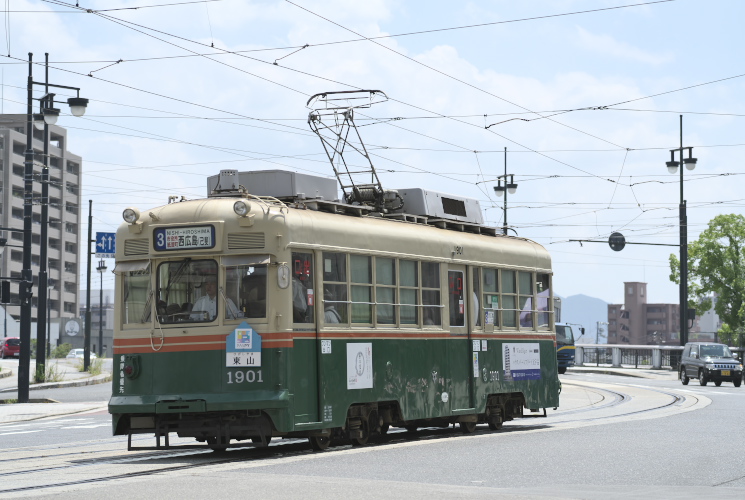 広島電鉄　１９０１号　“東山”　（御幸橋）