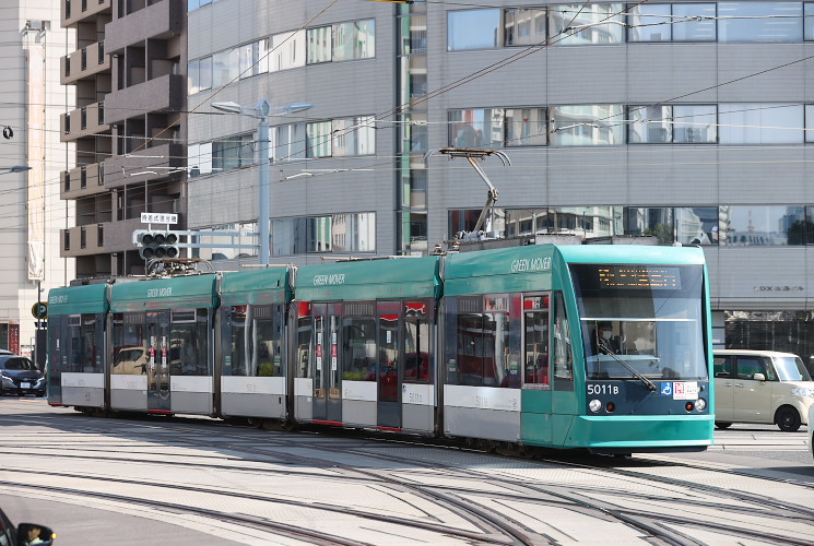 広島電鉄５０１１（稲荷町交差点）