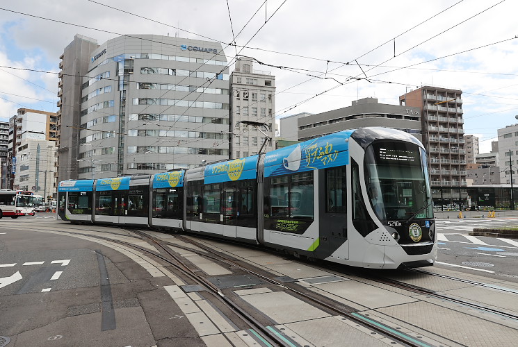 広島電鉄５２１０号電車（稲荷町交差点）