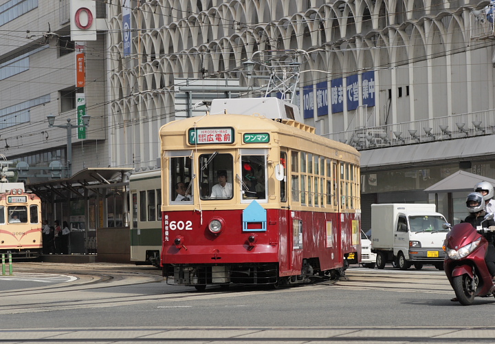 広電６０２号 （紙屋町交差点）