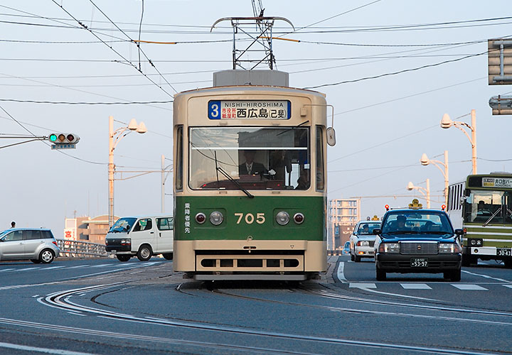 広電７０５号