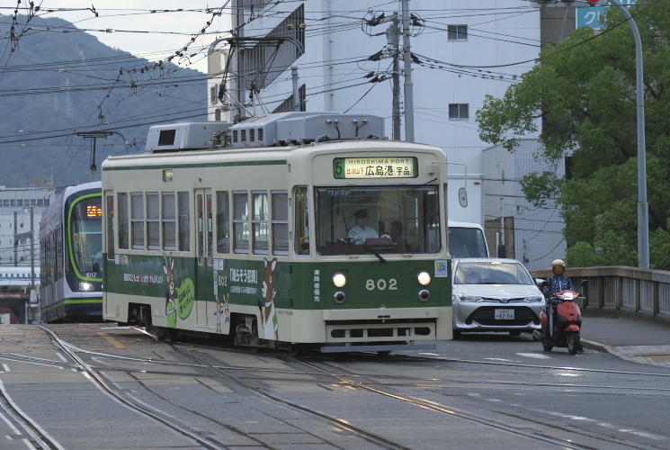 広島電鉄８００形（８０２号）荒神橋橋梁