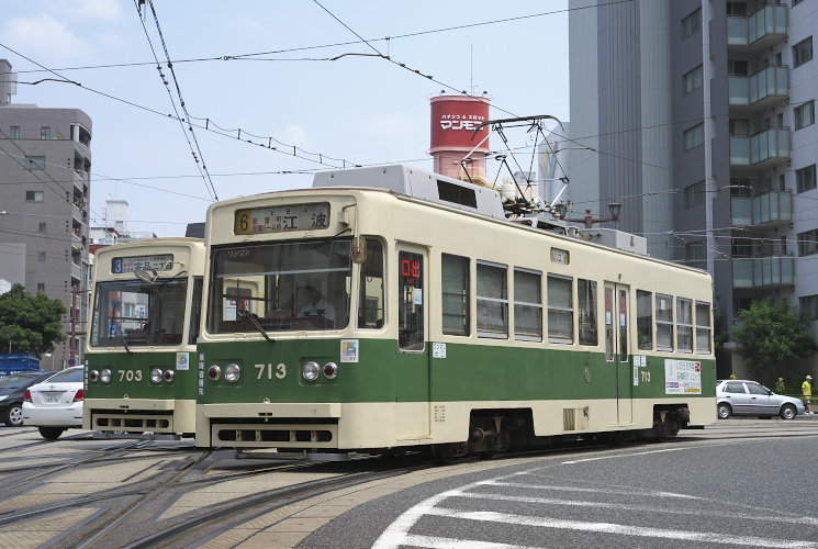 広島電鉄７１３号（十日市町付近）