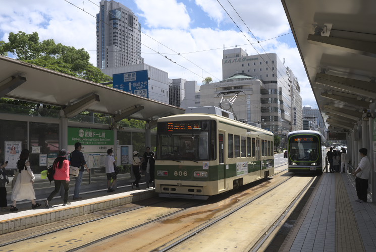 広島電鉄８０６号（８００形）原爆ドーム前