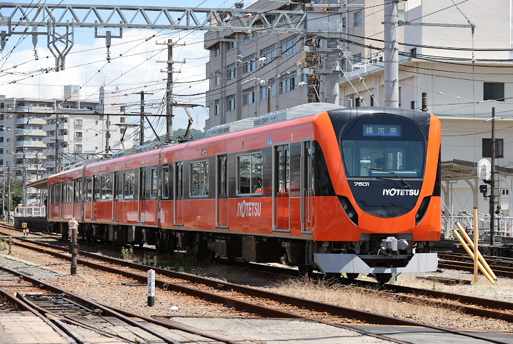 伊予鉄道７０００系(古町）