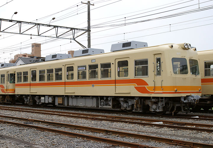 伊予鉄８１２号