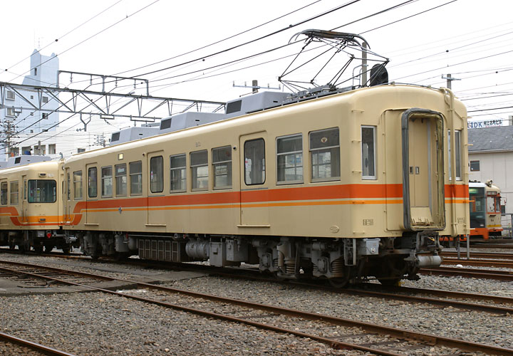 伊予鉄８１３号