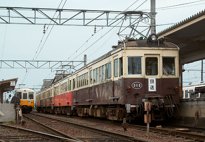 琴電３１５号（仏生山駅構内）