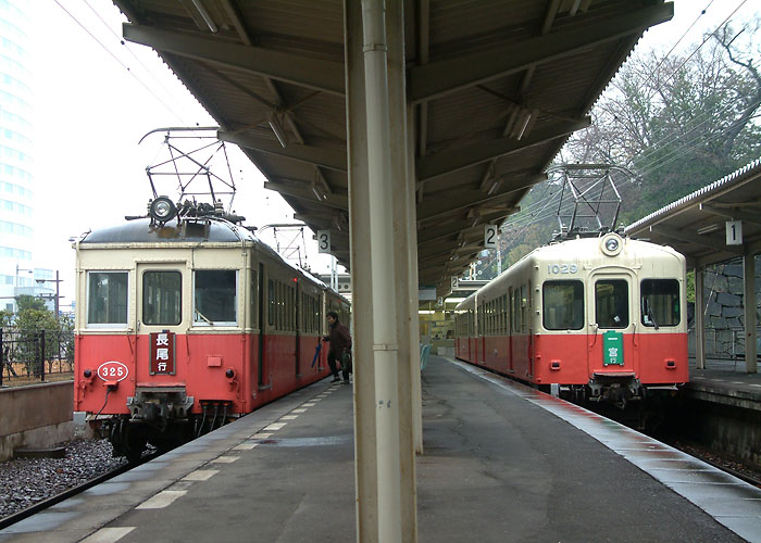 琴電３２５号，１０２９号（高松築港駅）