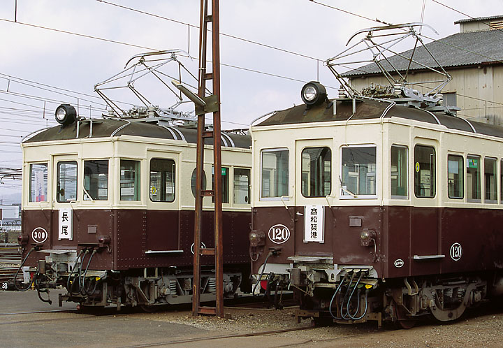 琴電祭り３００号と１２０号（仏生山）白井崇裕氏撮影