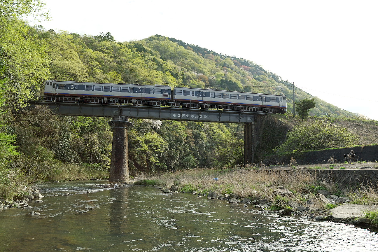 957列車(第2誕生寺川橋梁)