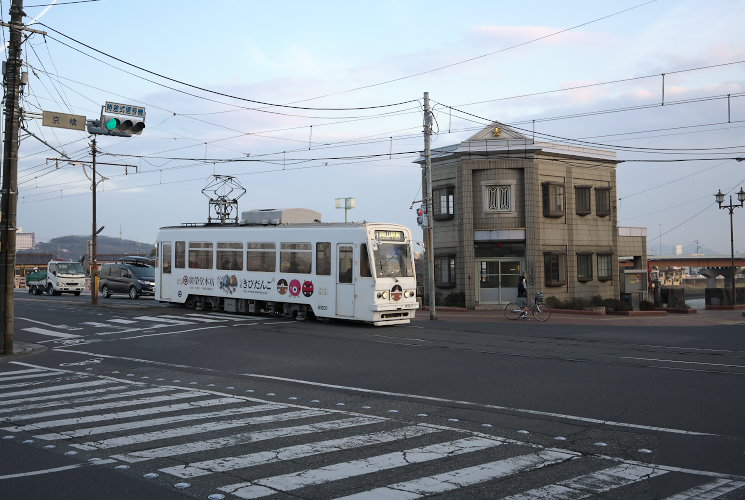 岡電８５０１（きびだんご広告電車）