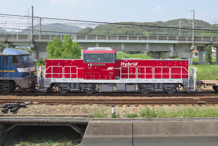 ＨＤ３００－１６[岡]（回送列車が東岡山駅通過）