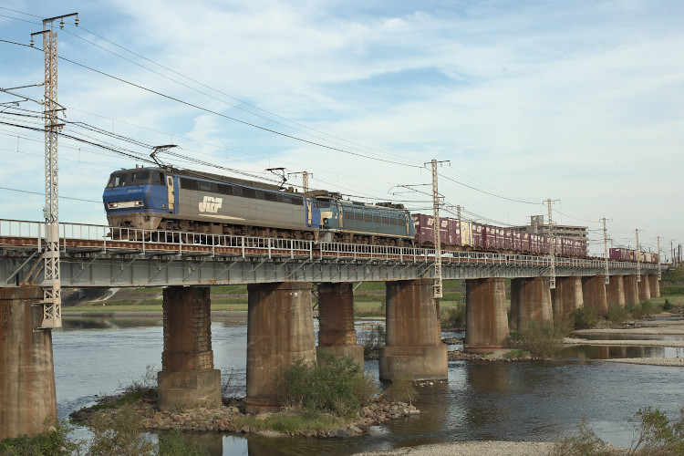 下り貨物列車（ＥＦ２００-５）