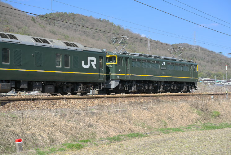 ９０３８列車（瀬戸～万富）ＥＦ６５　１１２４