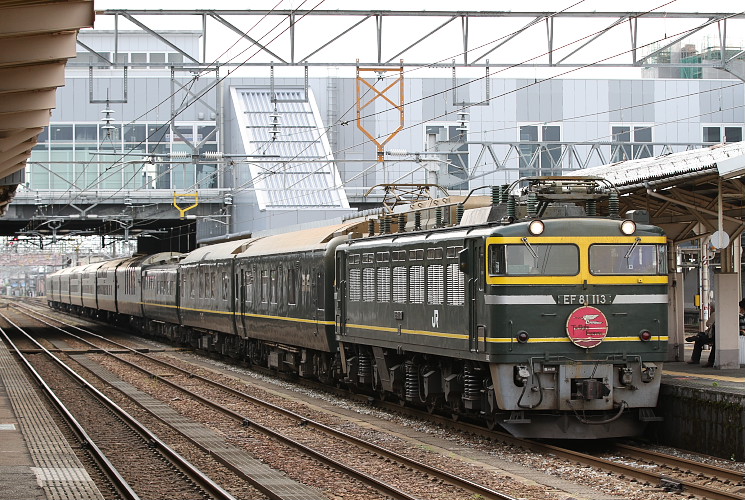 トワイライトエクスプレス　ＥＦ８１　113（高岡駅）