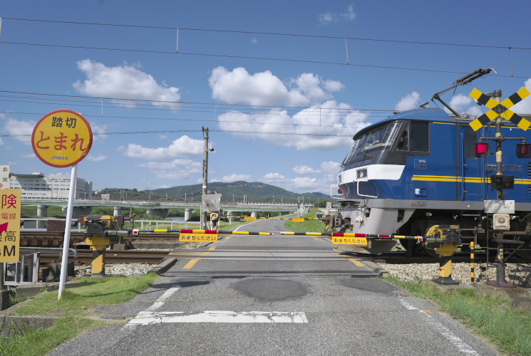 ２０７７列車（岡山～西川原）旭川橋梁