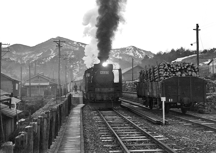 道後山駅（Ｃ５８　６４）芸備線始発列車