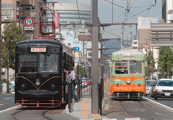 岡電３００７号，３００５号