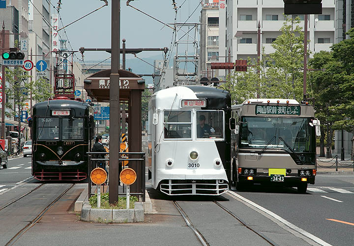 岡山電気軌道３００７号，３０１０号