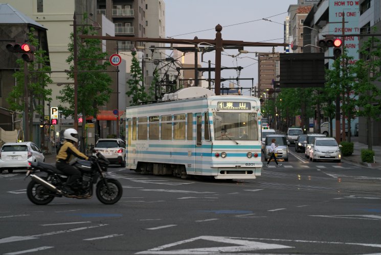 岡電８２０１号（ストライプ）城下付近