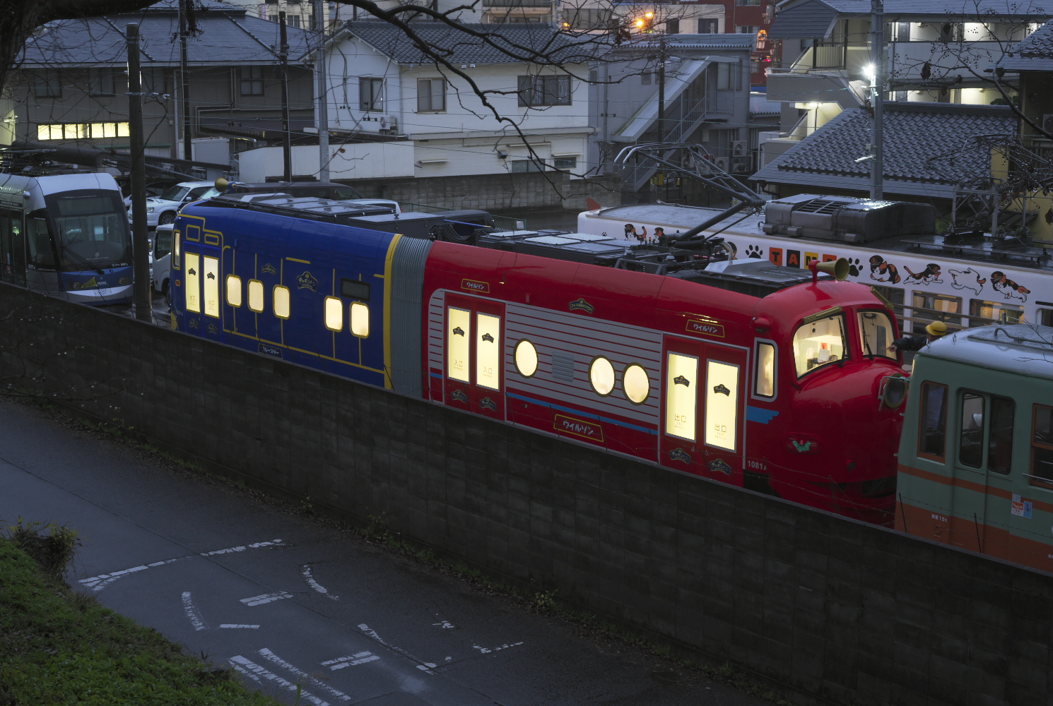 岡電９２００形（１０８１号）東山車庫