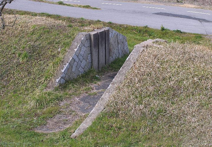 百間川陸閘門遺構（米田橋付近）