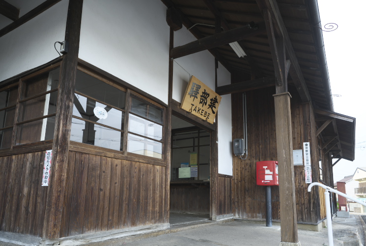 建部駅舎（津山線）