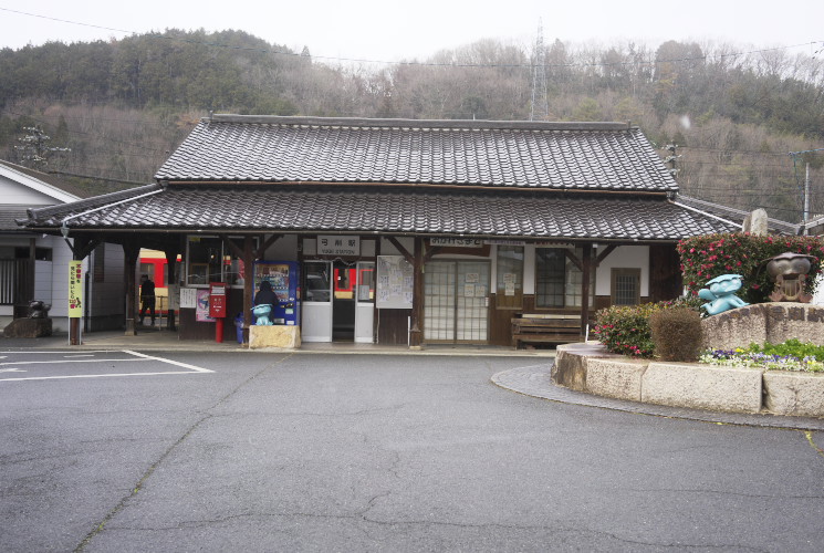 弓削駅舎（津山線）