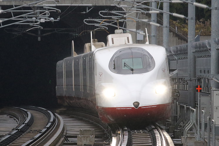 西九州新幹線Ｎ７００ｓ系系（嬉野温泉駅ホームから遠望）