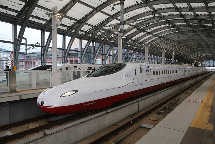 Ｎ７００系（山陽新幹線福山駅ホーム