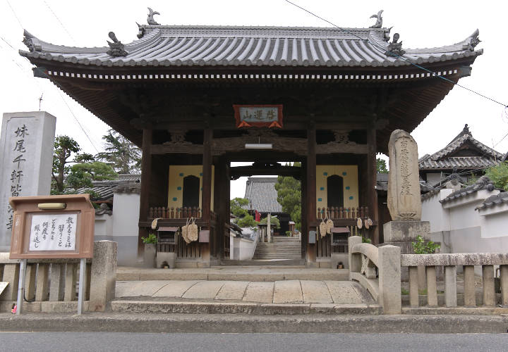 盛隆寺山門