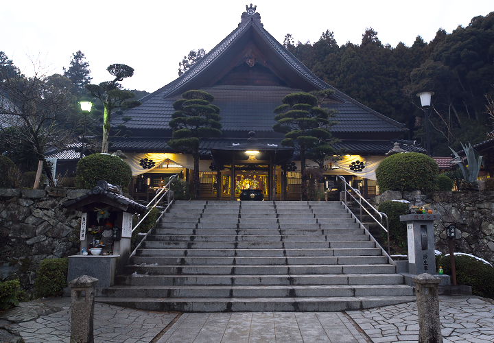 瑠璃光寺本堂内陣